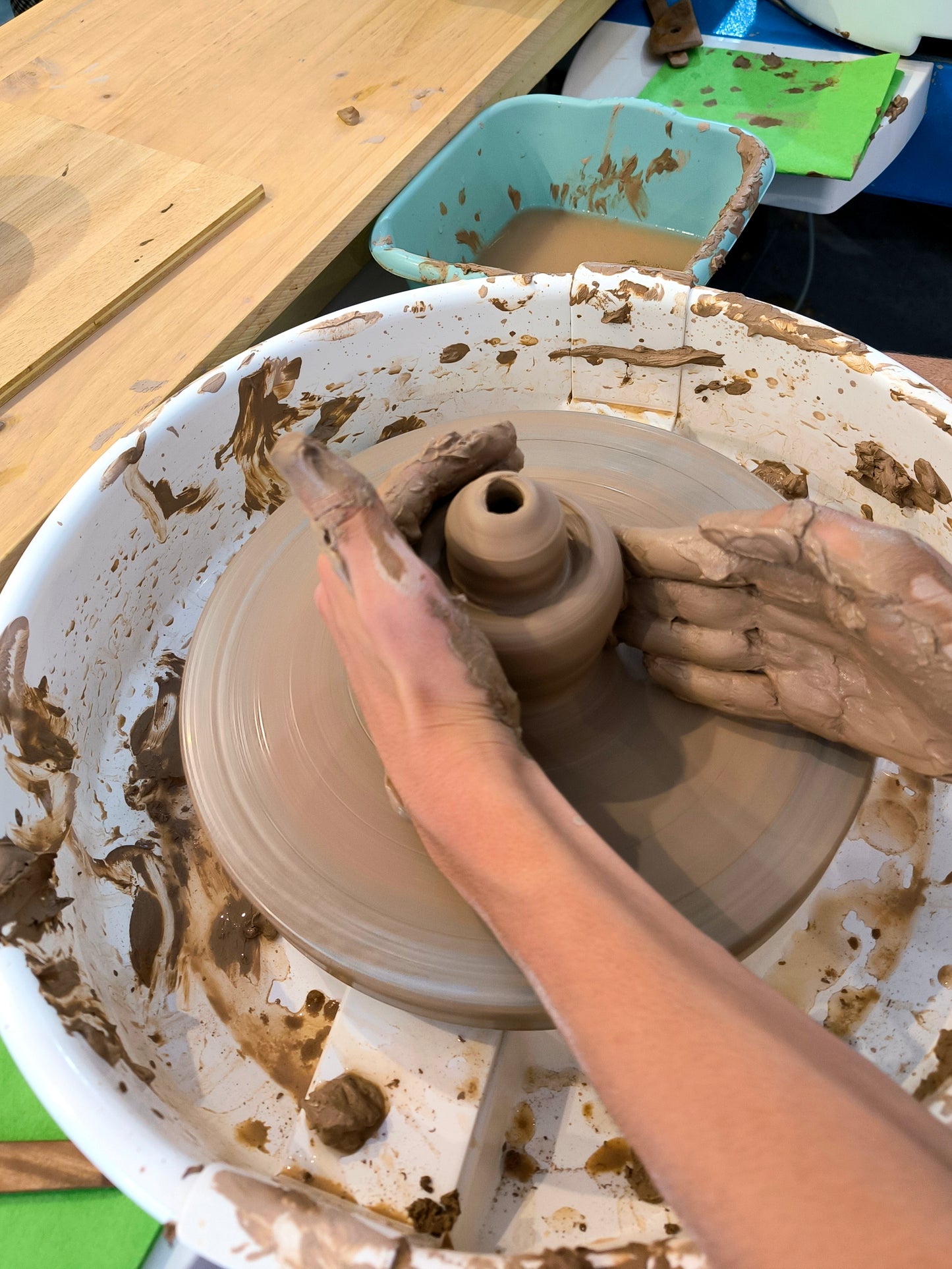 Clases de Torno - viernes horario de tarde 17:00 - 19:00 Horas. Un trimestre: 12 clases.